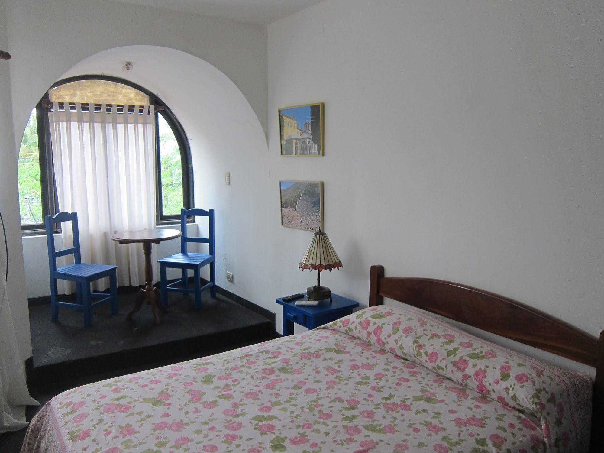 Hostal Los Aventureros Santa Cruz de La Sierra Buitenkant foto